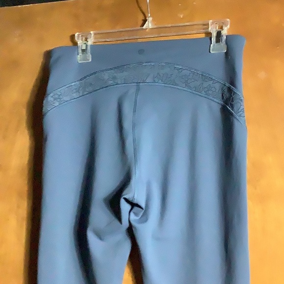 Blue lululemon capris - Picture 5 of 6